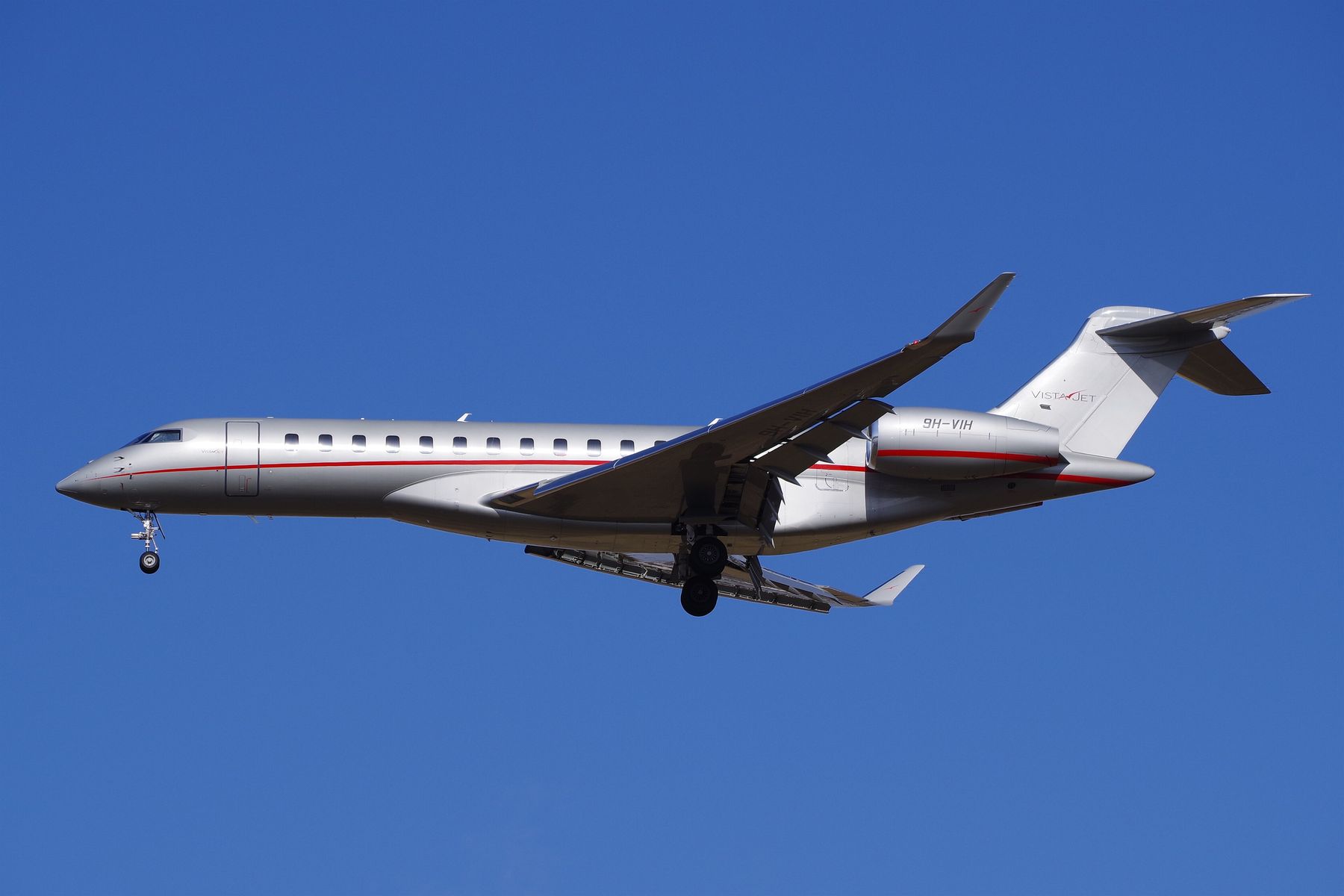 Bombardier Global 7500 in flight
